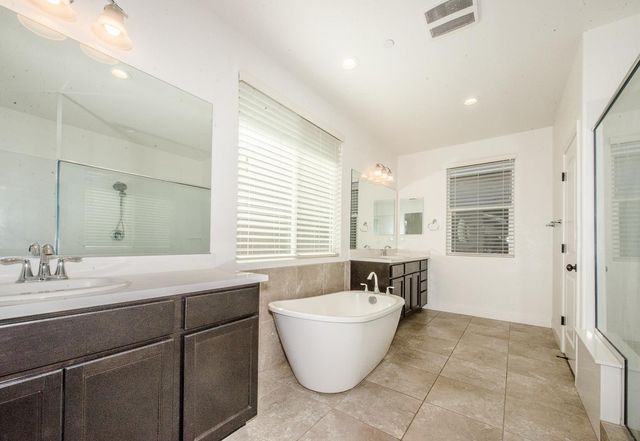 8434 Stellata Ln, Elk Grove, CA 95758