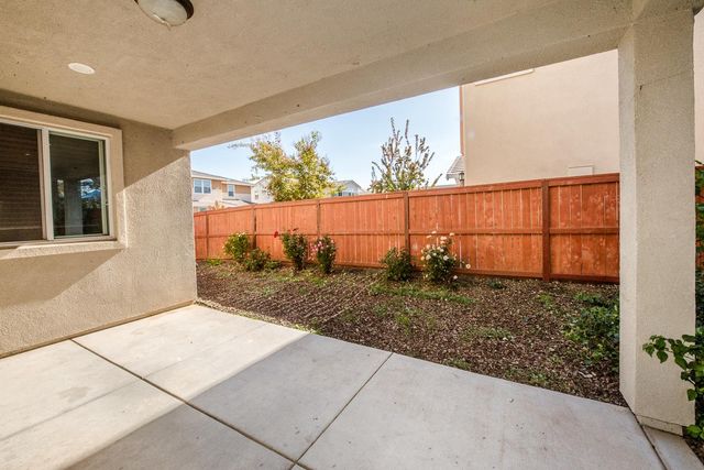 8434 Stellata Ln, Elk Grove, CA 95758