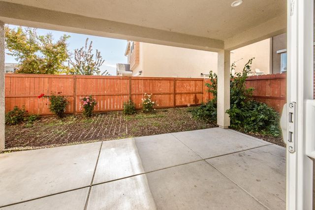 8434 Stellata Ln, Elk Grove, CA 95758