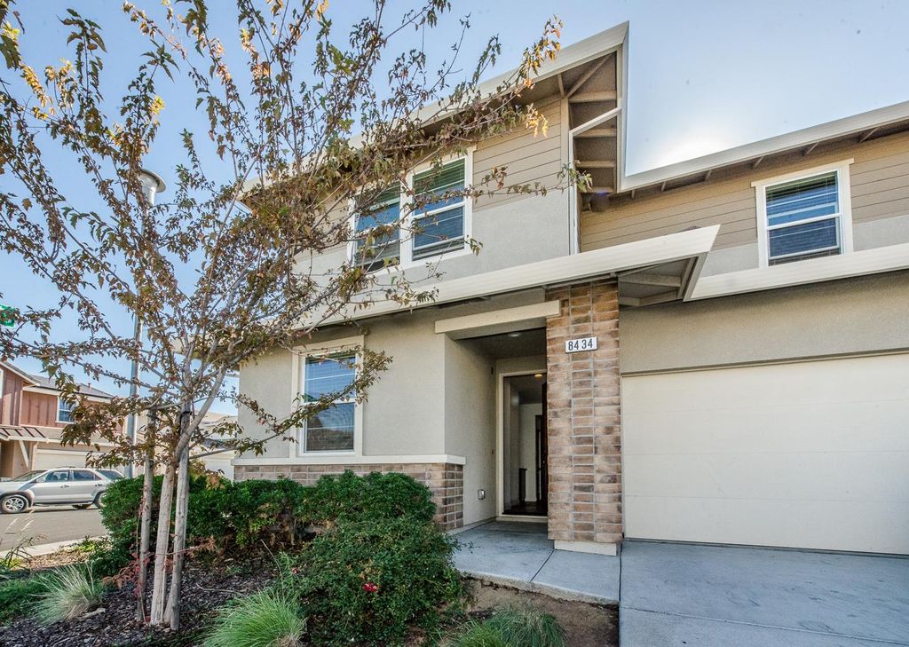 8434 Stellata Ln, Elk Grove, CA 95758