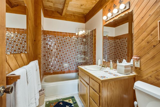 32 Overlook Road, Santa Fe, NM 87505