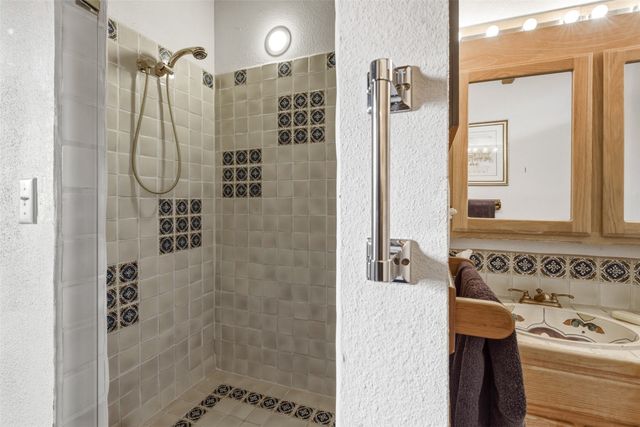 32 Overlook Road, Santa Fe, NM 87505