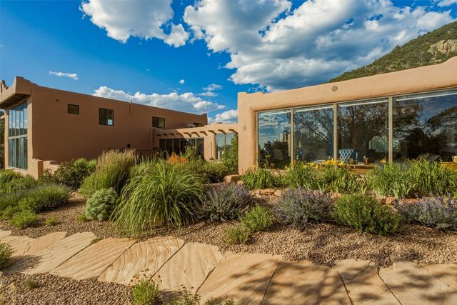32 Overlook Road, Santa Fe, NM 87505