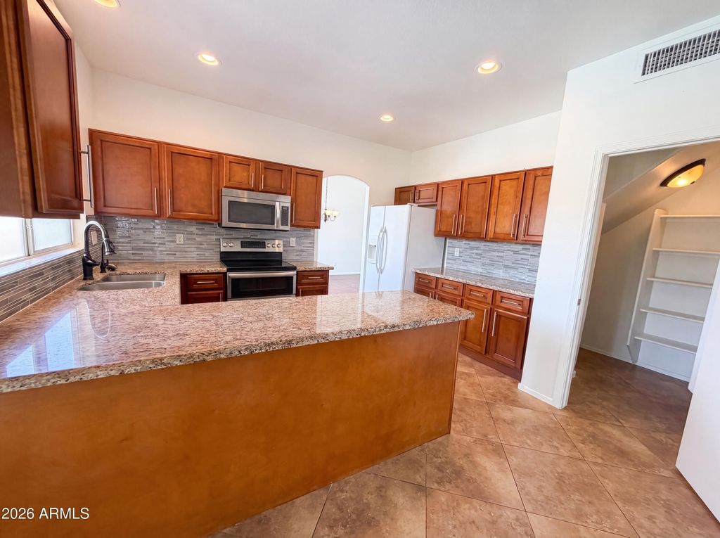 8274 S STEPHANIE Lane, Tempe, AZ 85284 — photo 2