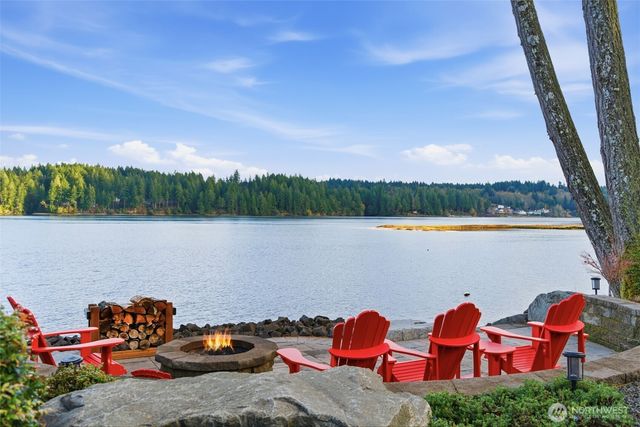 31 E Geist Point Court, Shelton, WA 98584