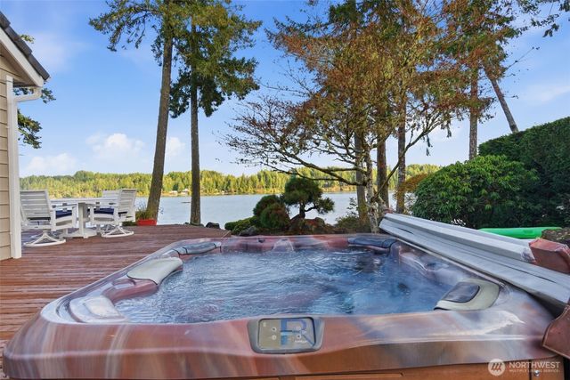 31 E Geist Point Court, Shelton, WA 98584