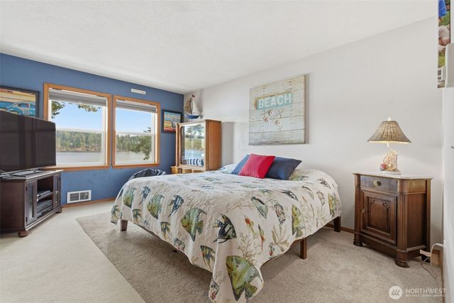 31 E Geist Point Court, Shelton, WA 98584