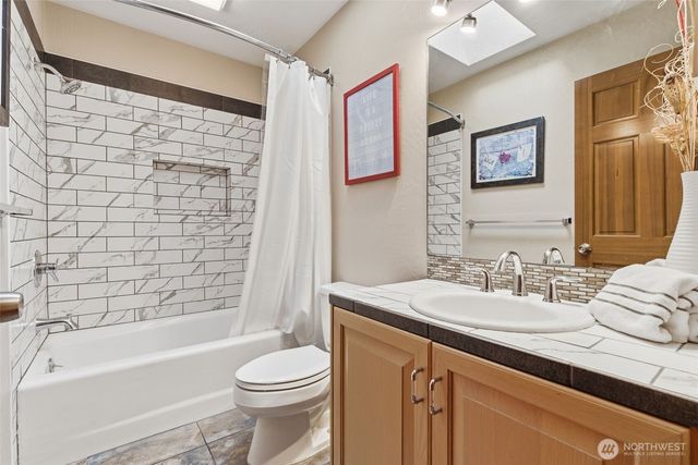 31 E Geist Point Court, Shelton, WA 98584