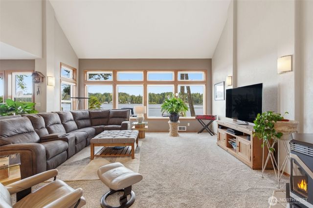 31 E Geist Point Court, Shelton, WA 98584