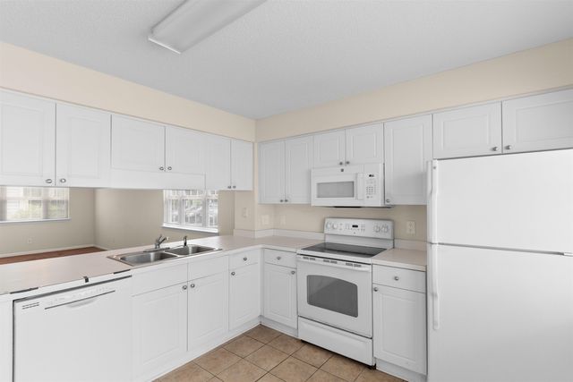621 Sailbrooke Ct Unit 101, Murrells Inlet, SC 29576