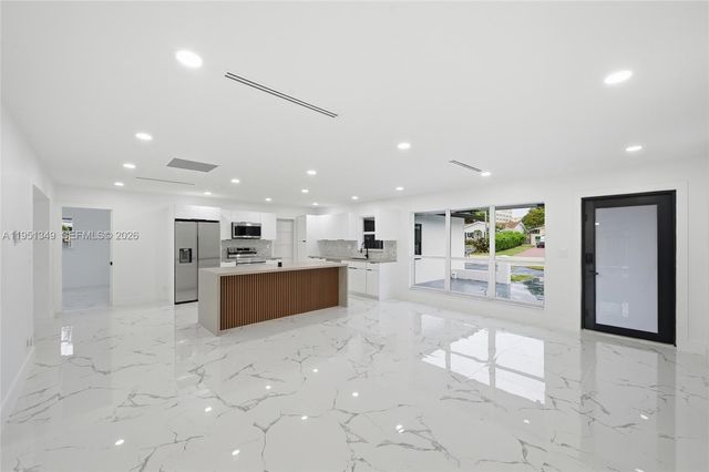 4711 NE 18th Avenue, Oakland Park, FL 33334