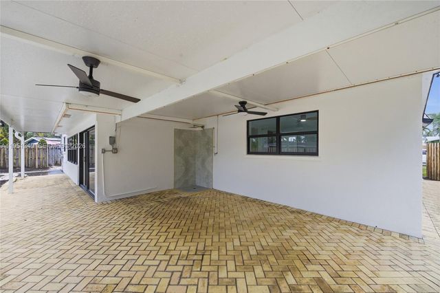 4711 NE 18th Avenue, Oakland Park, FL 33334