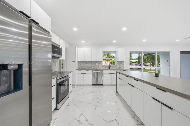 4711 NE 18th Avenue, Oakland Park, FL 33334