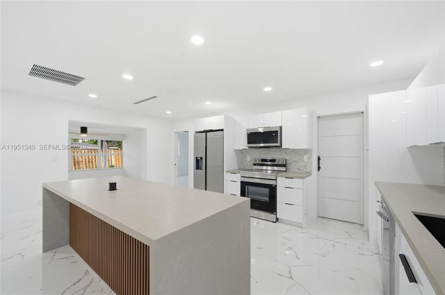 4711 NE 18th Avenue, Oakland Park, FL 33334
