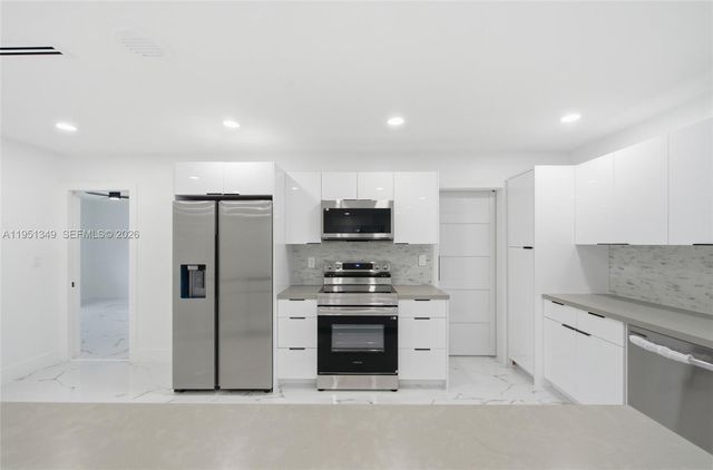 4711 NE 18th Avenue, Oakland Park, FL 33334