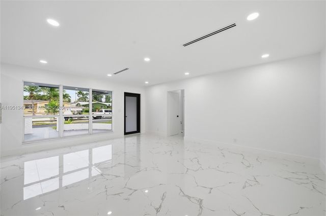 4711 NE 18th Avenue, Oakland Park, FL 33334