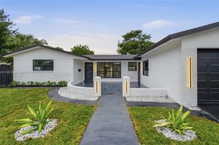 4711 NE 18th Avenue, Oakland Park, FL 33334