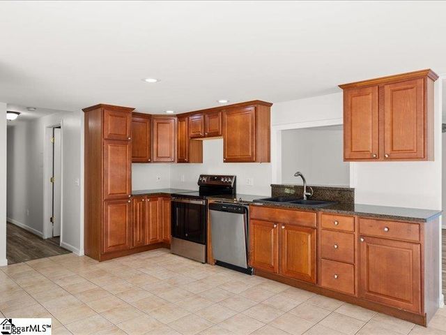 1028 Pinelake Drive, Anderson, SC 29689