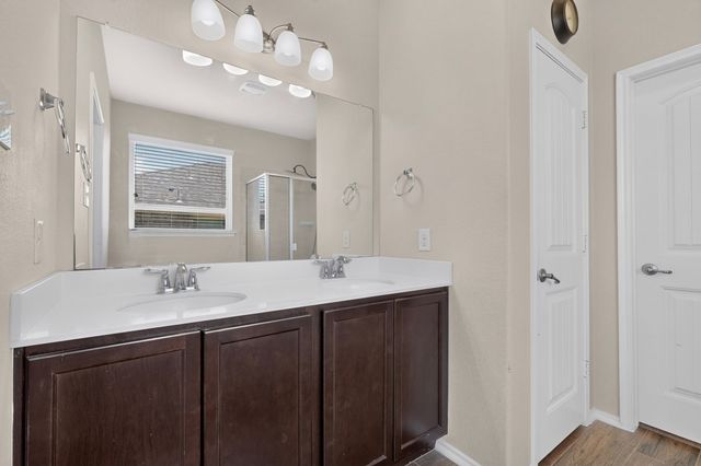 410 Dartmouth Drive, Van Alstyne, TX 75496