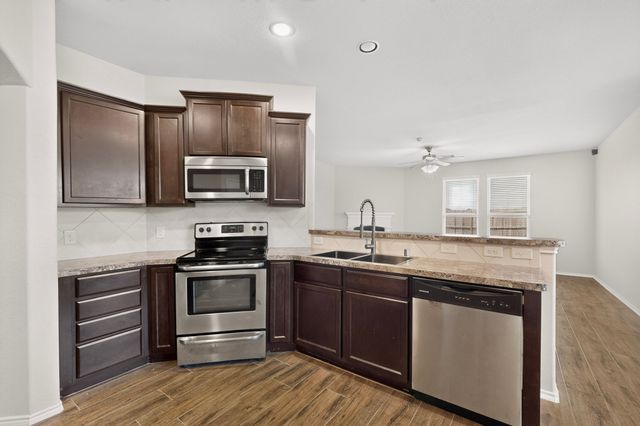 410 Dartmouth Drive, Van Alstyne, TX 75496