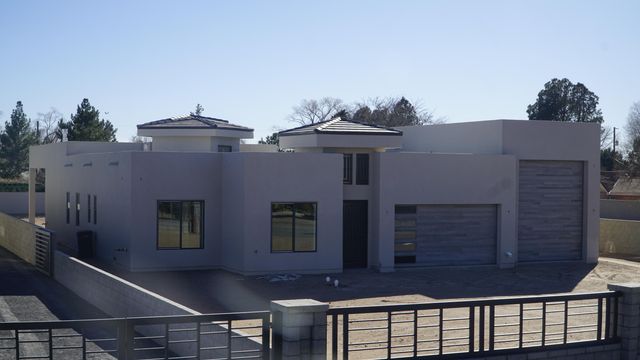 420 Bledsoe Road NW, Los Ranchos, NM 87107