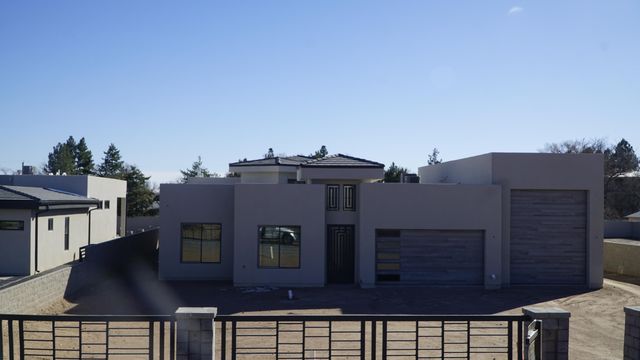 420 Bledsoe Road NW, Los Ranchos, NM 87107