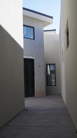 420 Bledsoe Road NW, Los Ranchos, NM 87107