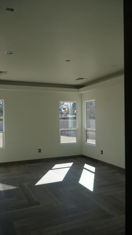 420 Bledsoe Road NW, Los Ranchos, NM 87107