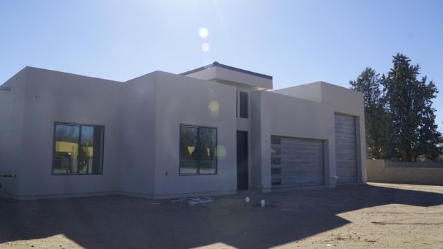 420 Bledsoe Road NW, Los Ranchos, NM 87107