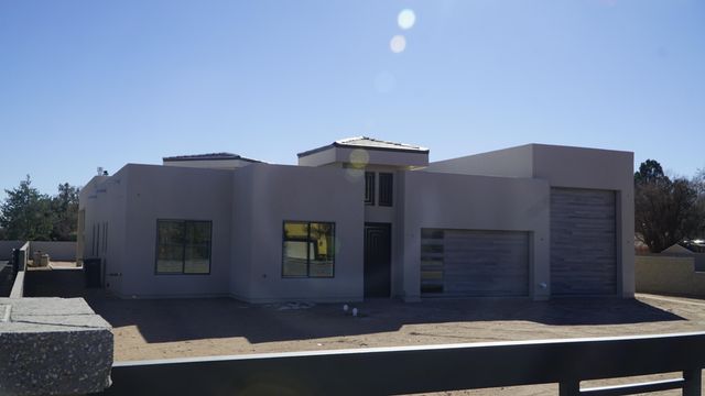 420 Bledsoe Road NW, Los Ranchos, NM 87107