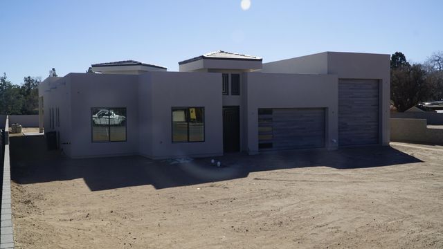 420 Bledsoe Road NW, Los Ranchos, NM 87107