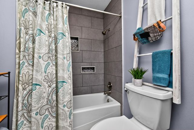 409 39th Street, West Des Moines, IA 50265