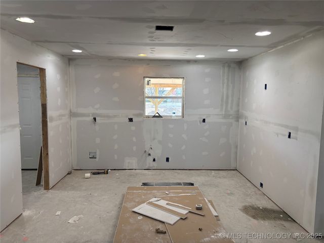 207 NE 2nd Street, Adair, OK 74330