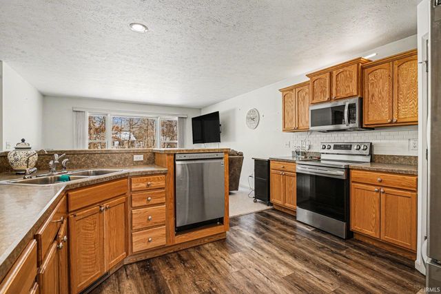 55370 Falling Water Drive, Elkhart, IN 46514