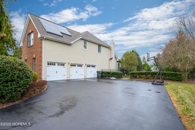 10 Austen Court, Marlboro, NJ 07746
