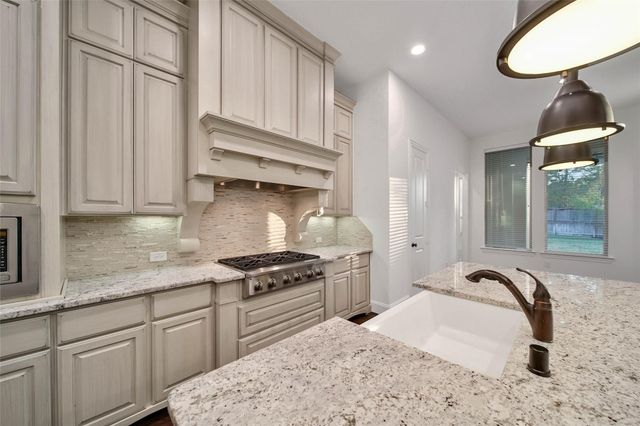 19 Brittany Rose Place, The Woodlands, TX 77375