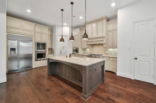 19 Brittany Rose Place, The Woodlands, TX 77375