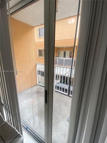 6245 Kendale Lakes Cir 209, Miami, FL 33183