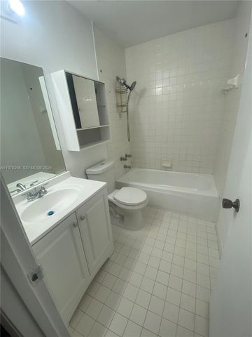 6245 Kendale Lakes Cir 209, Miami, FL 33183