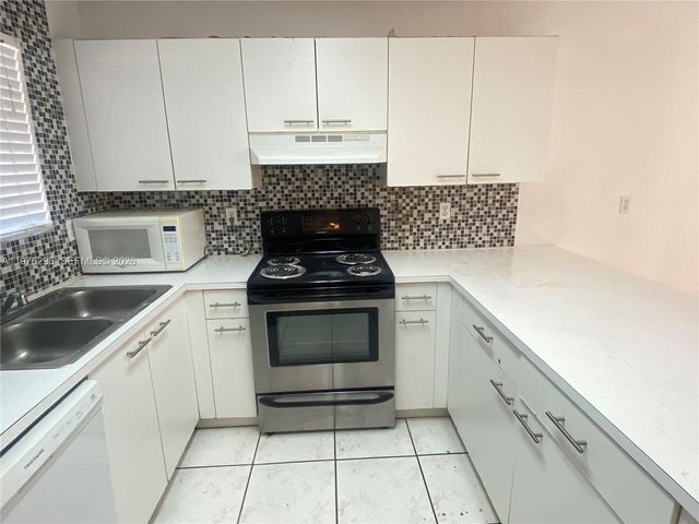 6245 Kendale Lakes Cir 209, Miami, FL 33183