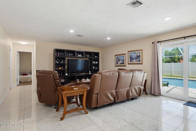 33 Sandcastle Drive, Ormond Beach, FL 32176