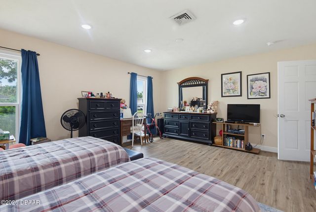 33 Sandcastle Drive, Ormond Beach, FL 32176