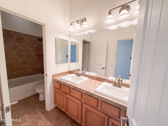 701 E CHARLEVOIX Avenue, Gilbert, AZ 85297