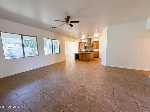 701 E CHARLEVOIX Avenue, Gilbert, AZ 85297