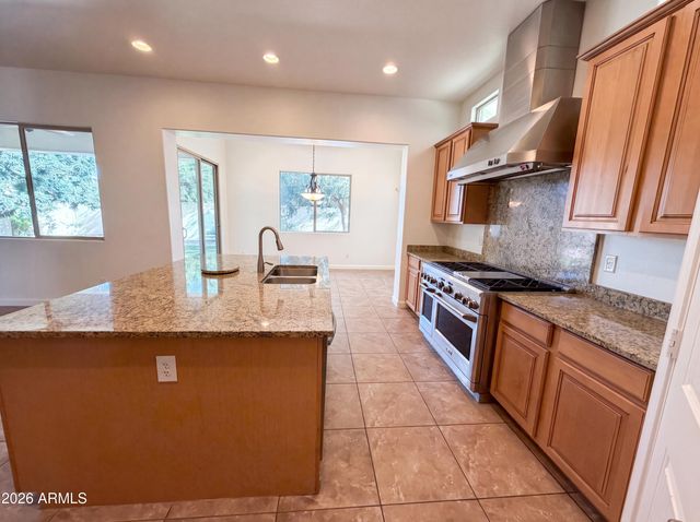 701 E CHARLEVOIX Avenue, Gilbert, AZ 85297