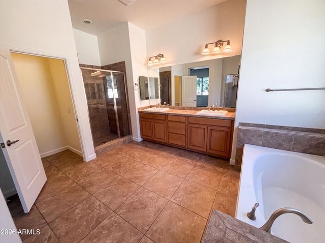 701 E CHARLEVOIX Avenue, Gilbert, AZ 85297