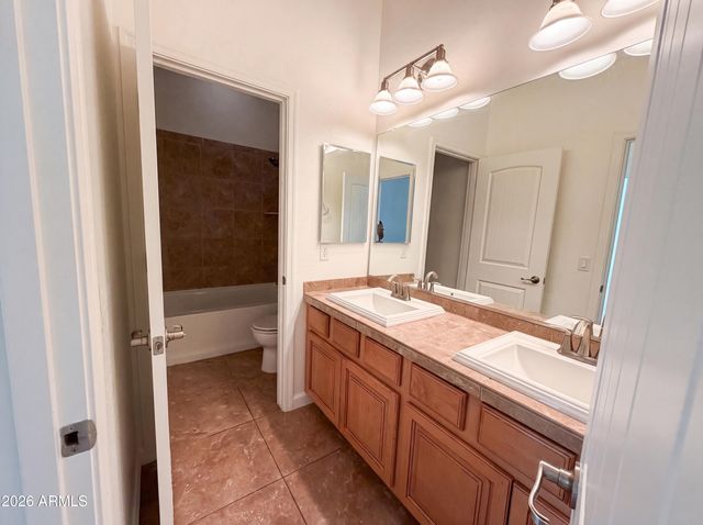 701 E CHARLEVOIX Avenue, Gilbert, AZ 85297
