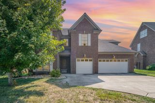 5227 Starnes Dr, Murfreesboro, TN 37128