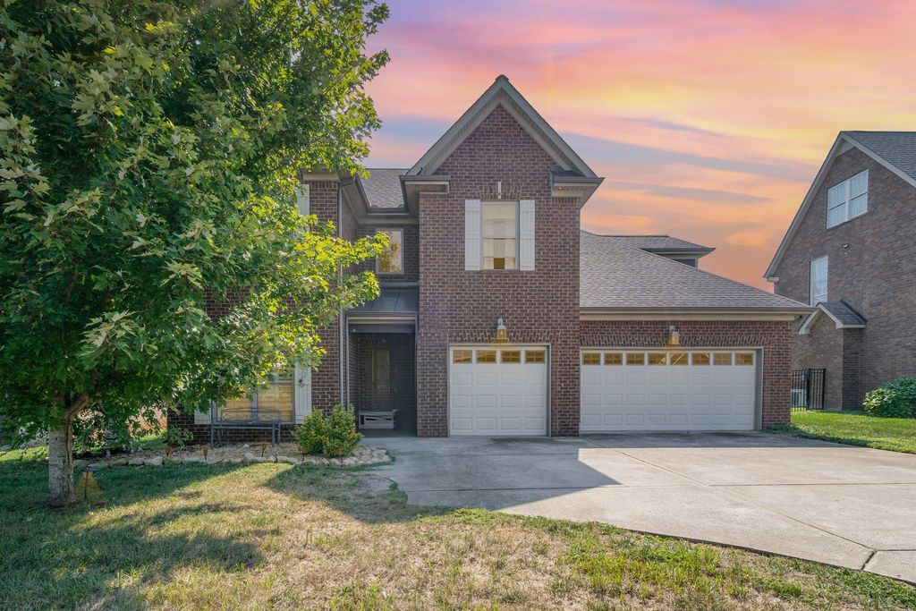 5227 Starnes Dr, Murfreesboro, TN 37128