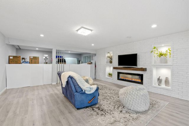 16115 57th Place N, Plymouth, MN 55446